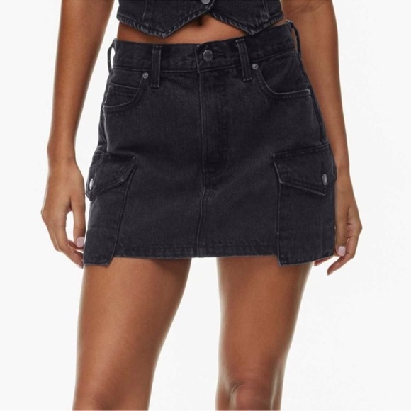 Aritzia Denim Forum The '90s Mid Rise Cargo Mini Denim Jean Skirt Black Size 24 - Picture 1 of 14